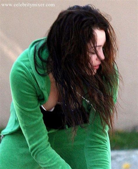 Miley Cyrus Nipple Slip Close Up â€“ Naked Celebrity Pics ...