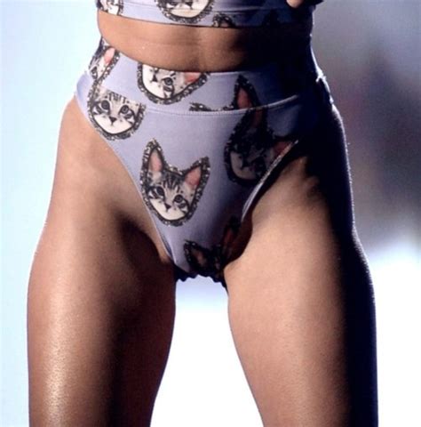 Miley Cyrus Pussy Lip 67552 | Miley Cyrus panties, pussy lip