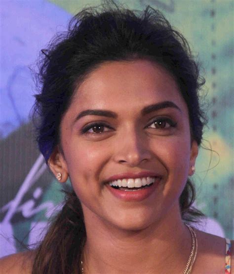 A Fashionistas Diary on Twitter: Close Up of Deepika ...