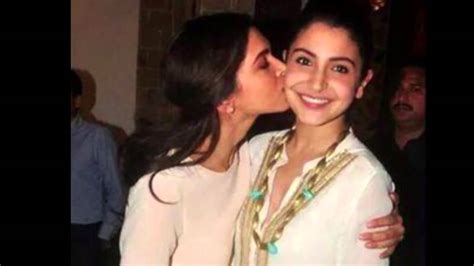 Deepika Doesn't Get Close To Ranveer In Public - YouTube