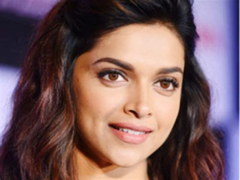 Deepika Padukone In Close Up Ad Deepika Padukone Photos ...