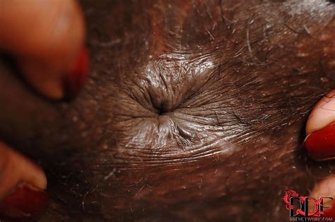 Cute ebony babe Jasmine pours a lot of oil into her anal ... Cute ebony babe Jasmine pours a lot of oil into her anal