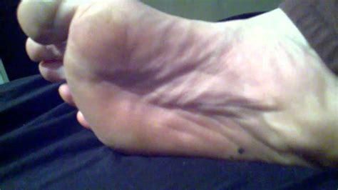 EXTREME CLOSE UP TOES, SOLES, FEET AND TOE SPREADI - YouTube