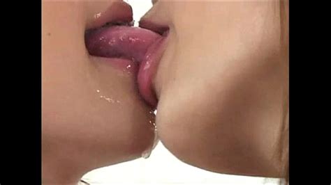 Two Japanese girls wet kissing close-up - XVIDEOS.COM