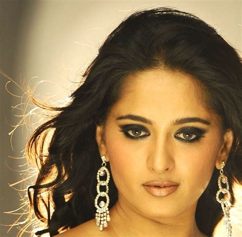 Anushka Shetty Face close UP Stills - Bollywood Stars