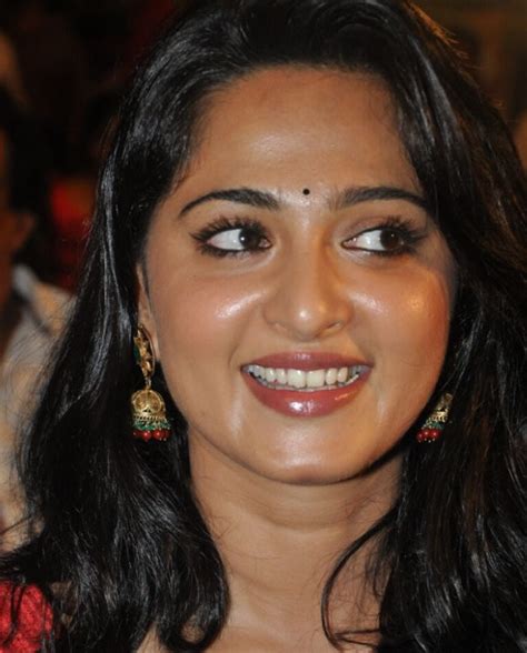 Actress Anushka Shetty Cute Smiling Photos Anushka Close Up 