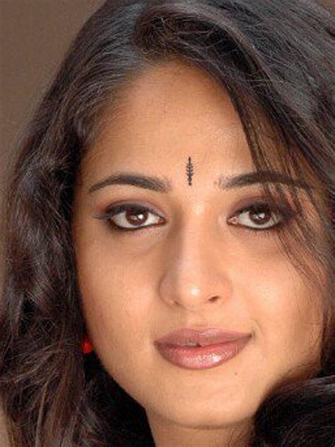 Anushka Shetty Oily Face Rare closeup Stills | Latest ...