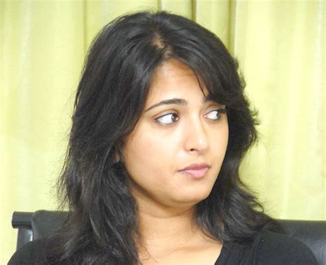 Beautiful Indian Girl Anushka Shetty Face Closeup Photos ...