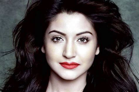 Face Close Up Of Anushka Sharma - DesiComments.com