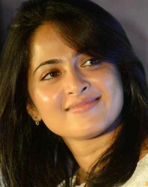 Indian Actress Anushka Shetty Beautiful Face Closeup Stills