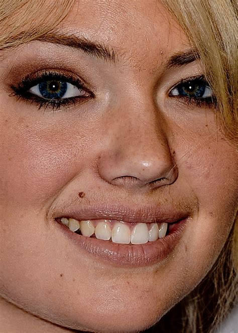 Extreme Close-Up of a Kate Upton's Face : pics