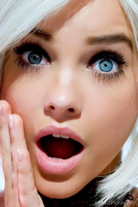 Gorgeous blonde teen model face closeup blue eyes ...