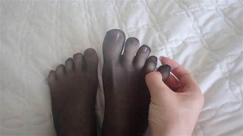 Wearing 5 toe pantyhose on my legs, lots of foot close ups ...